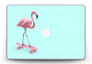 Flamingo på rullebrett Skin MacBook Pro 13” -2015